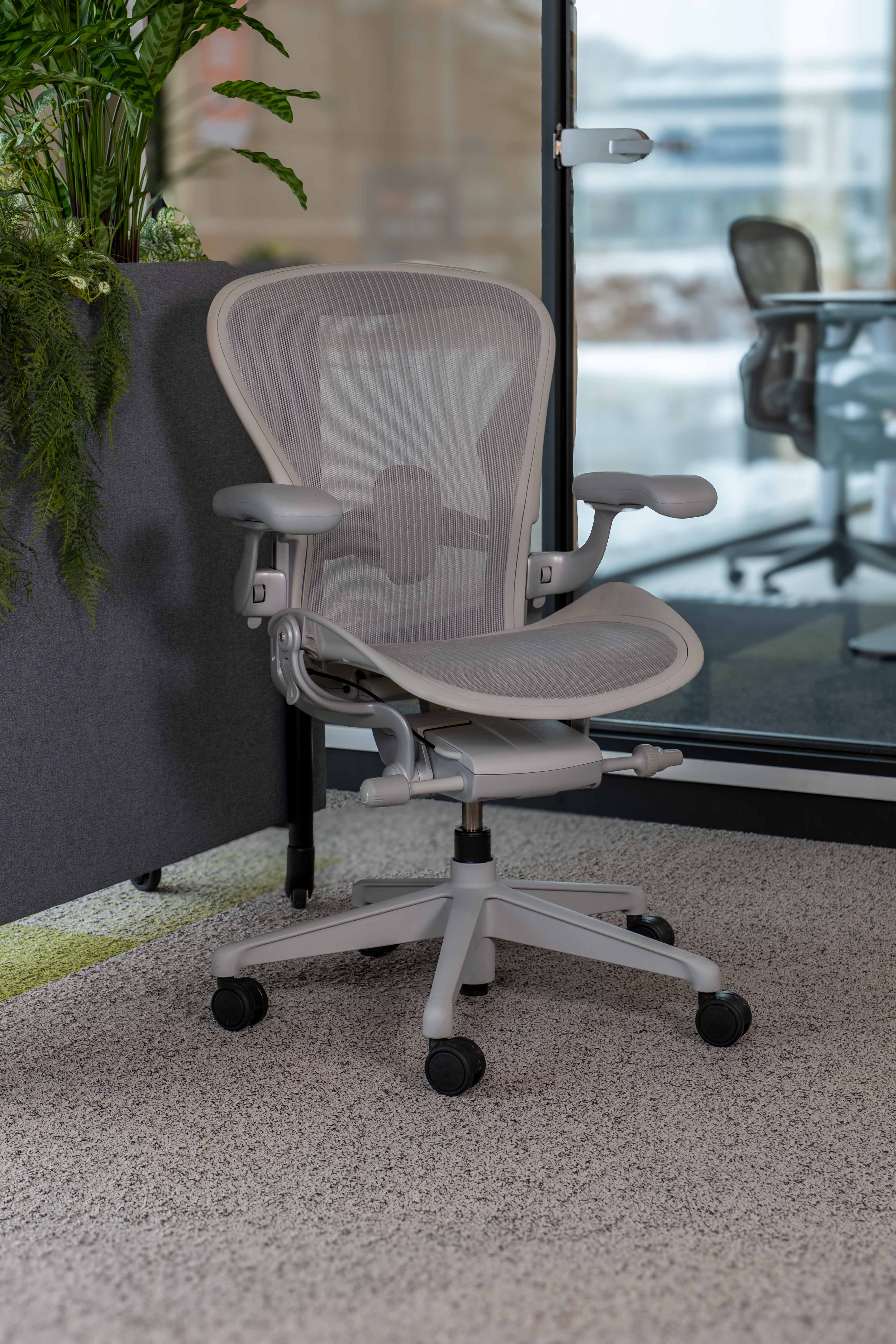 Refurbished Herman Miller Aeron Remastered Mineral