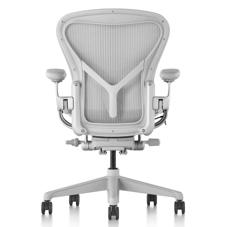 Odnowione krzesło Herman Miller Aeron Remastered Mineral
