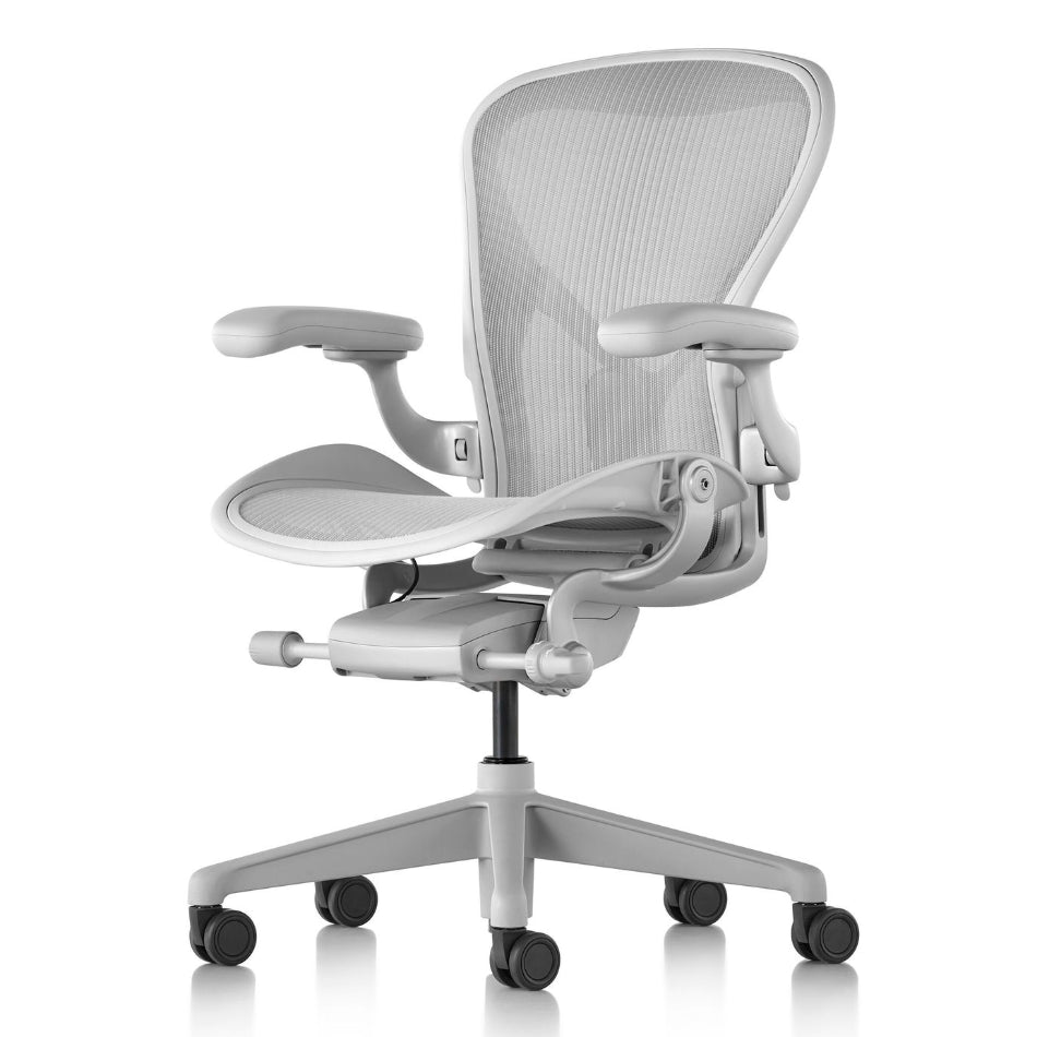 Odnowione krzesło Herman Miller Aeron Remastered Mineral