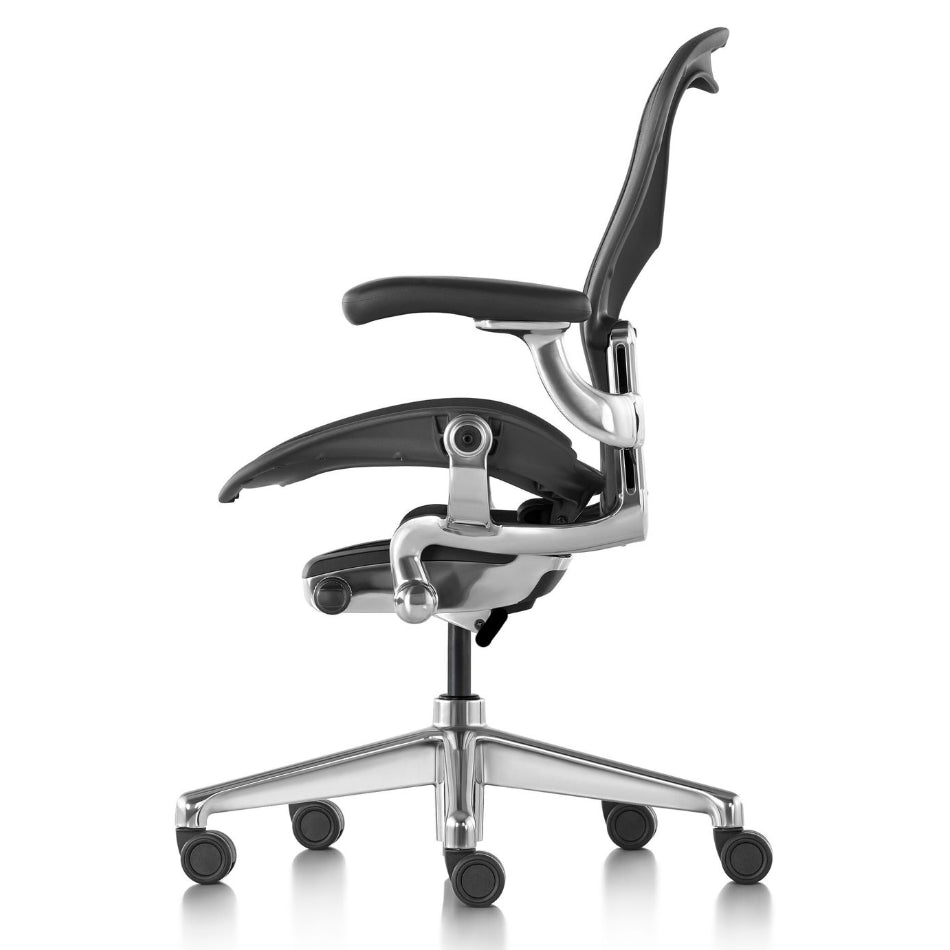 Odnowione krzesło Herman Miller Aeron Remastered z polerowanego aluminium