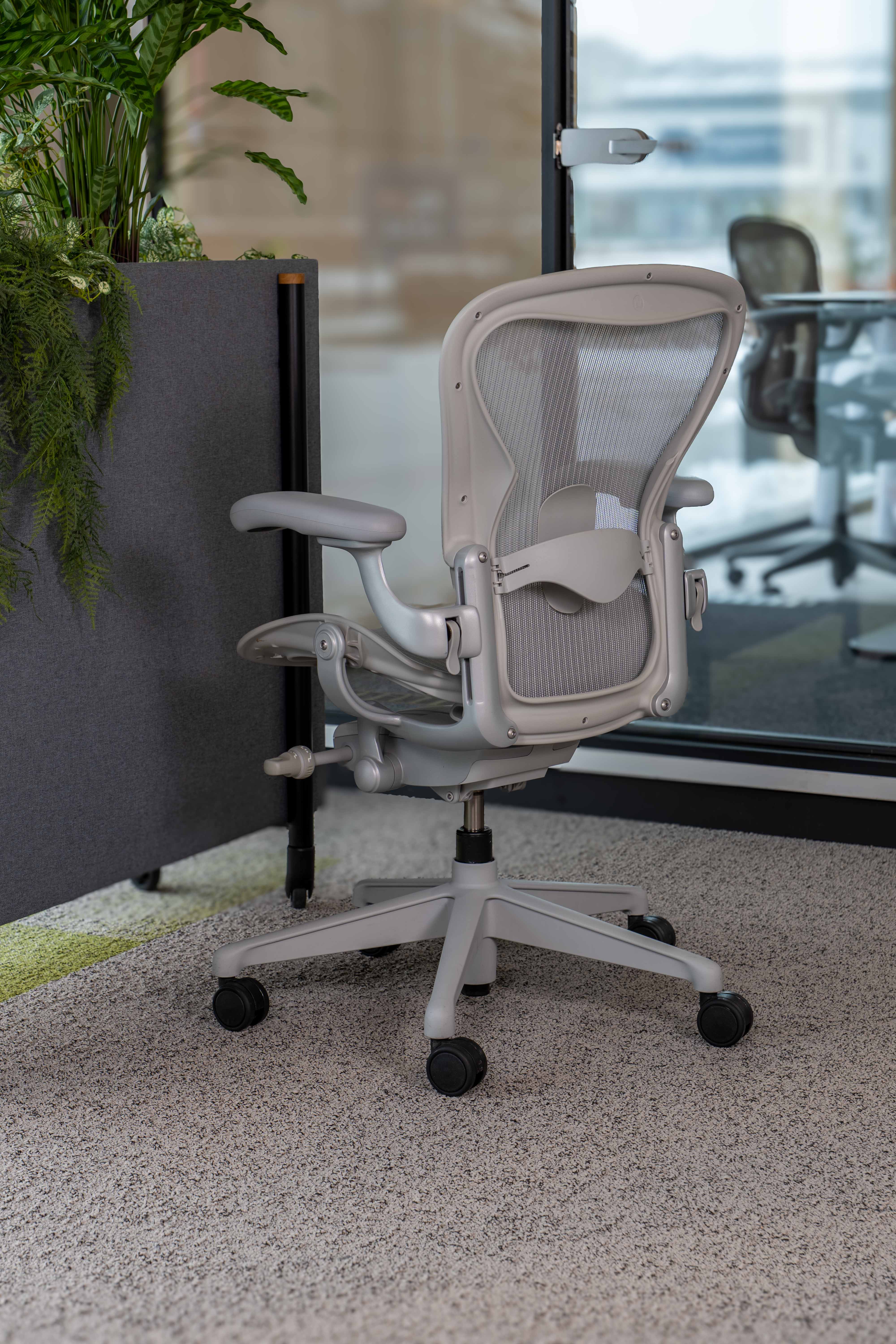 Refurbished Herman Miller Aeron Remastered Mineral