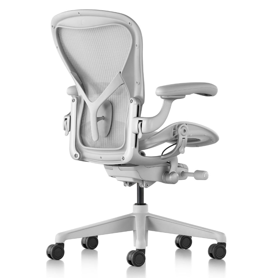 Odnowione krzesło Herman Miller Aeron Remastered Mineral
