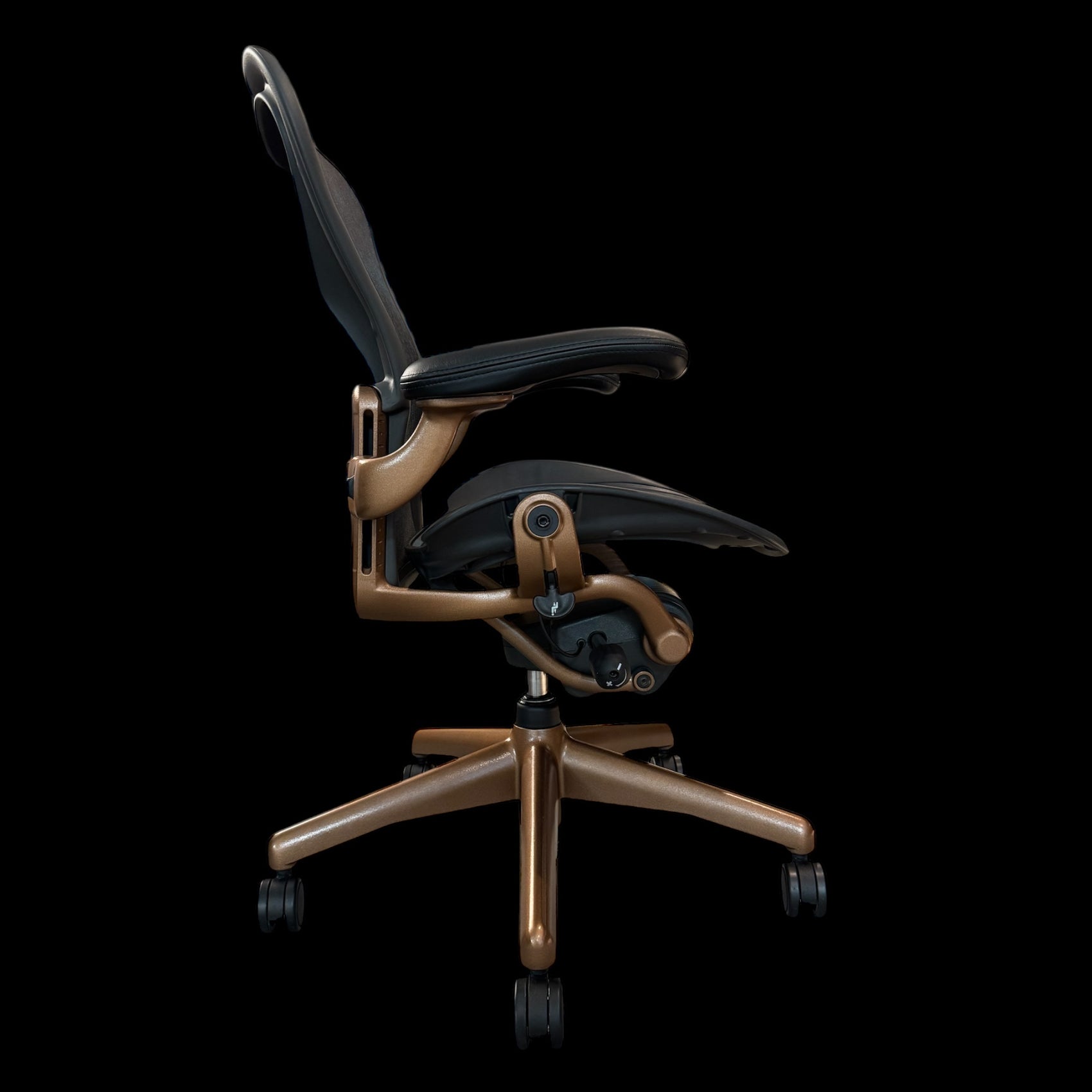 Odnowione krzesło Herman Miller Aeron Classic (Custom Oro Elios)