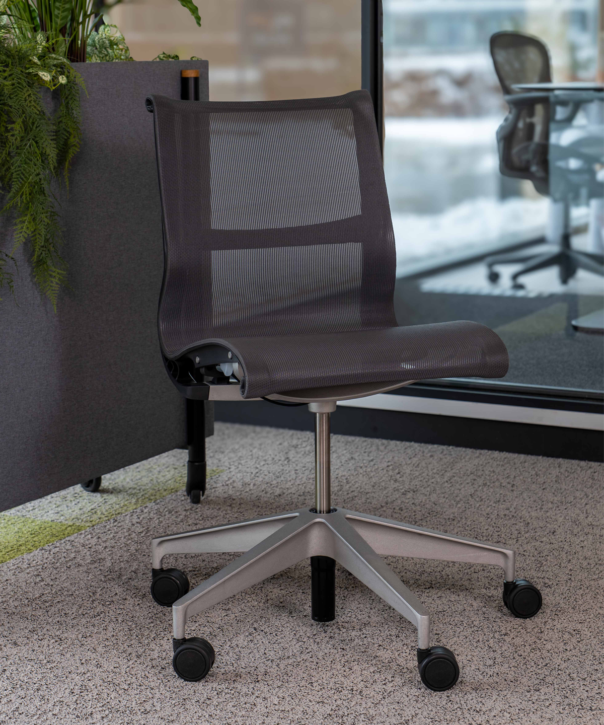 Refurbished Herman Miller Setu Graphite armless